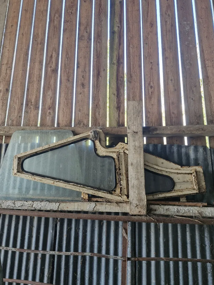 David Brown 995 Door & Cab Side Glass - Image 1