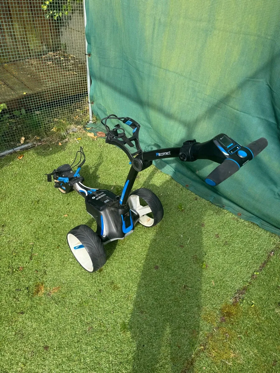 M5 Connect Motocaddy electric Golf Trolley - Image 2