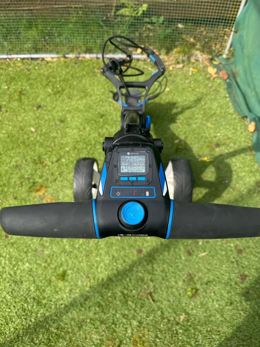 M5 Connect Motocaddy electric Golf Trolley - Image 3