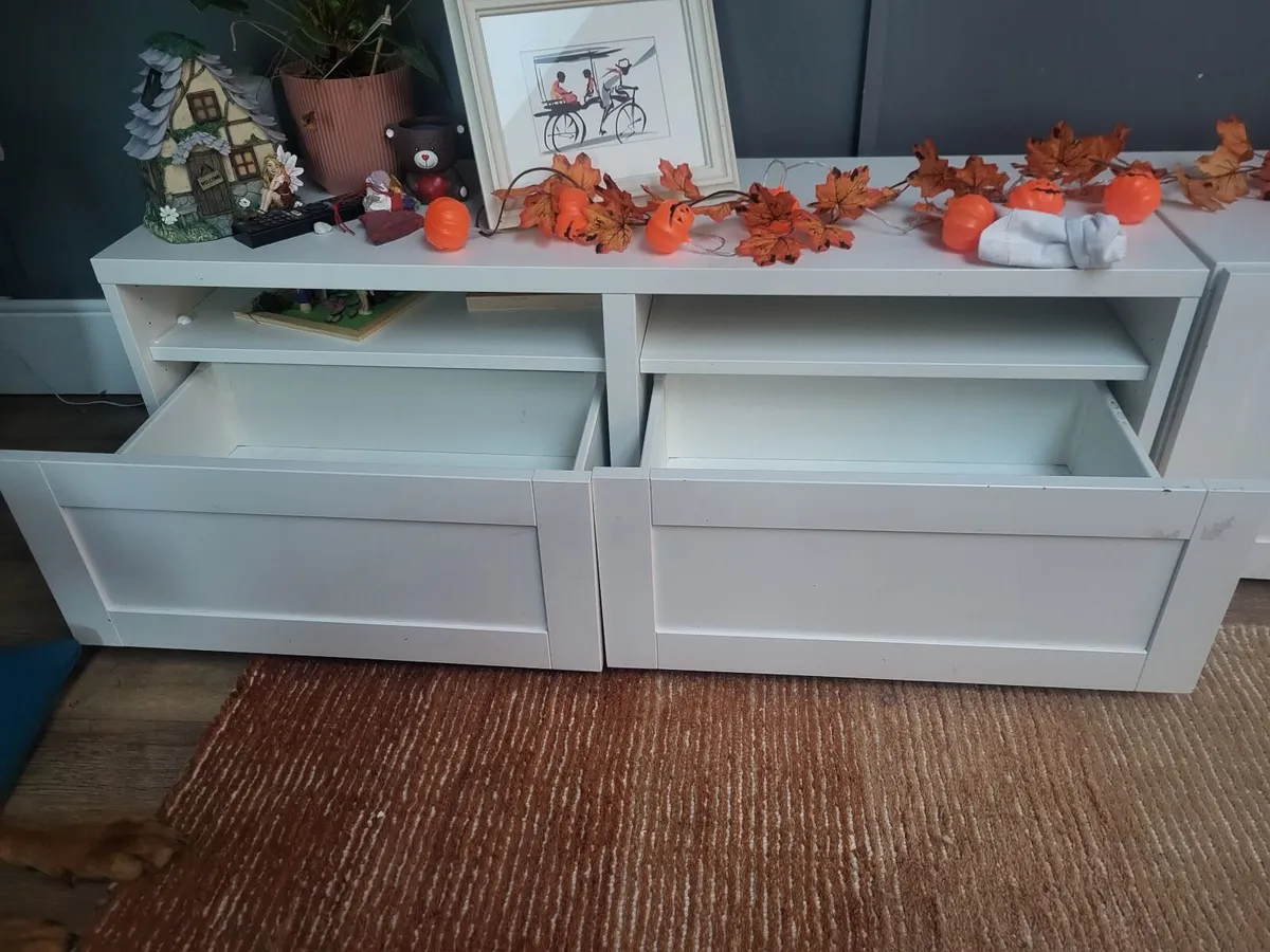 Display and wall mounted storage - Image 2