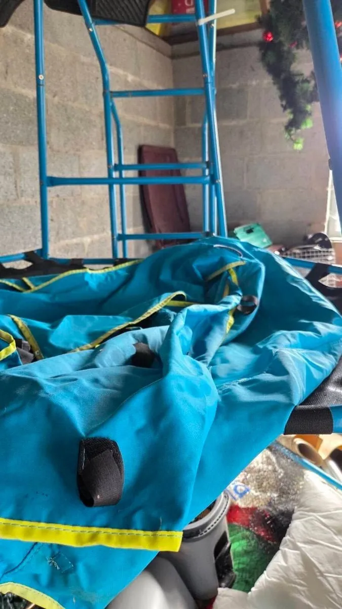 T P climbing frame - Image 2