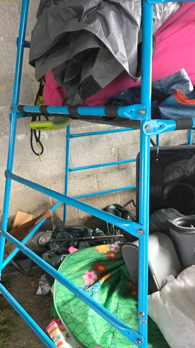 T P climbing frame - Image 3