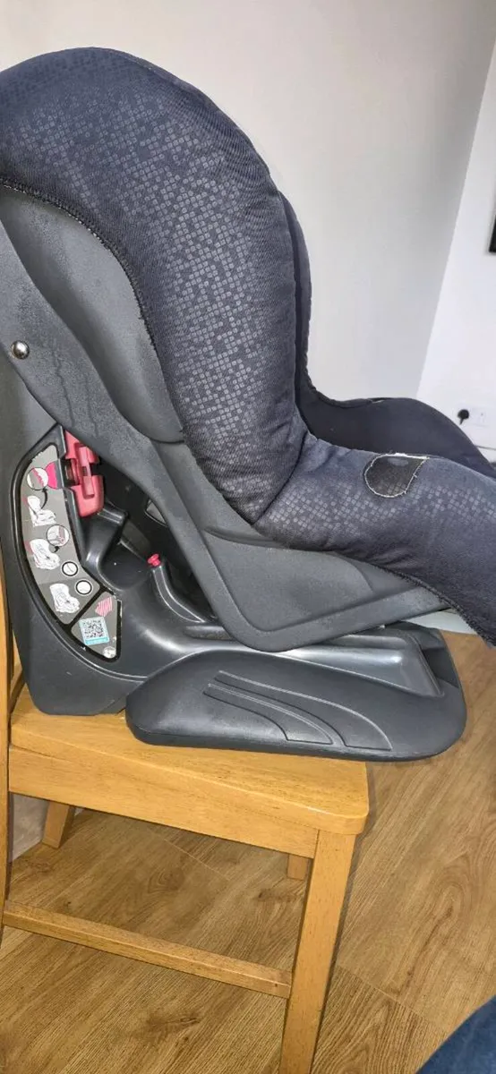 Britax Reclining Car Seat - Image 2