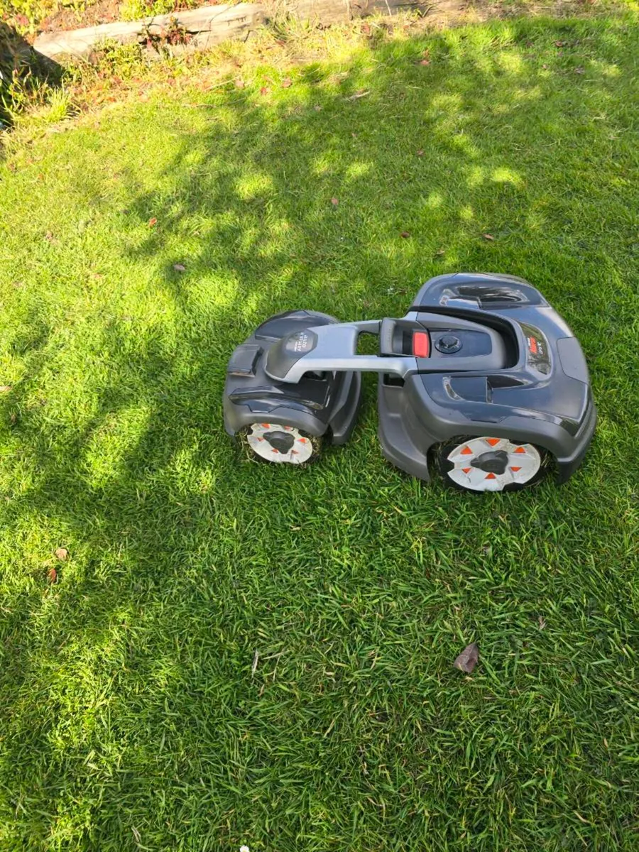 Robot lawnmower - Image 1
