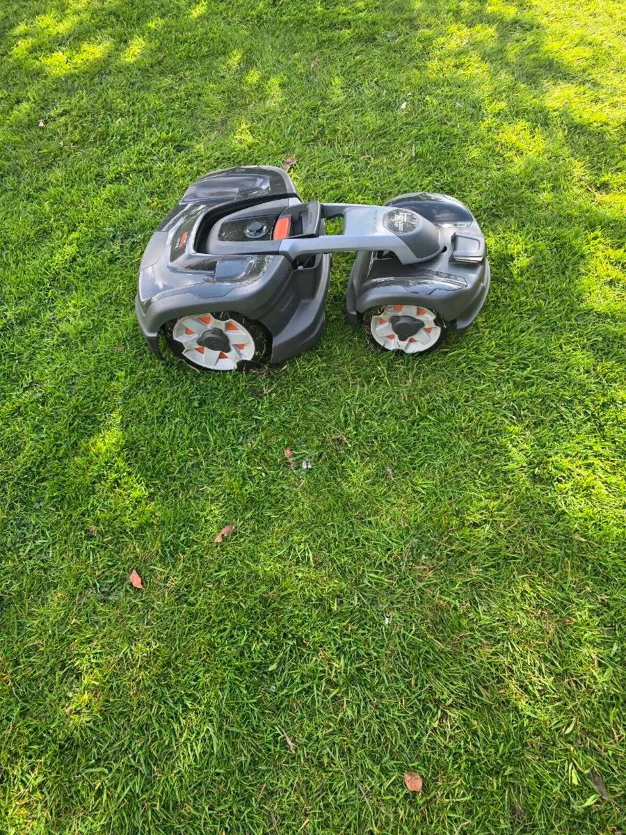 Robot lawnmower - Image 2