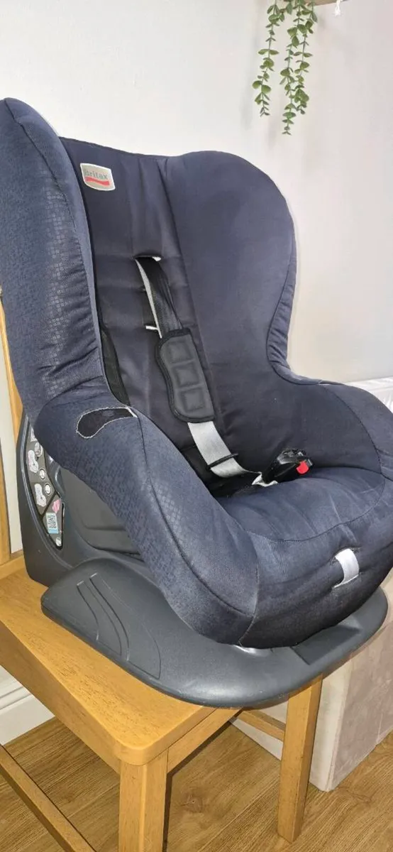 Britax Reclining Car Seat - Image 3