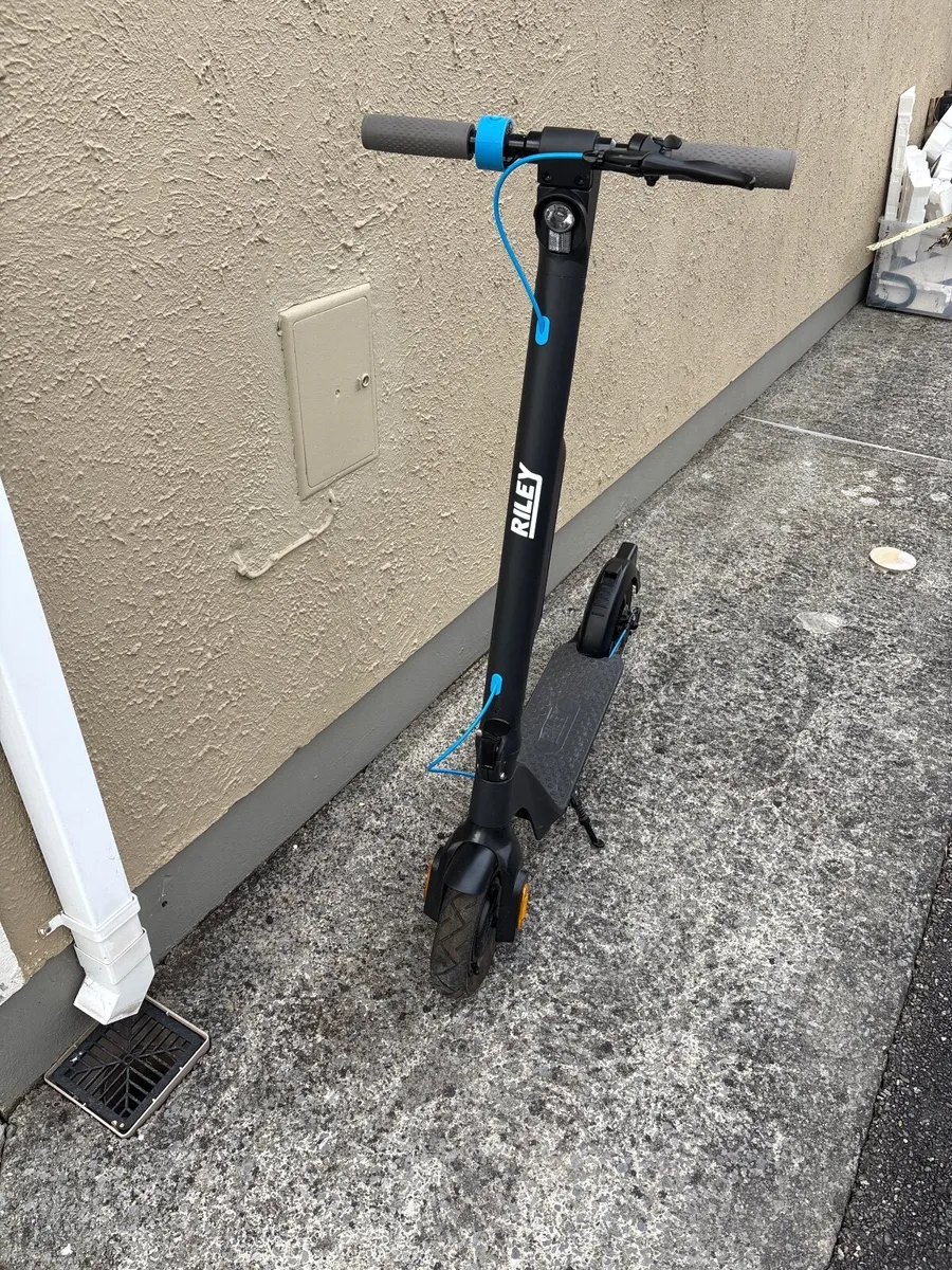 Riley Electric Scooter - Image 2