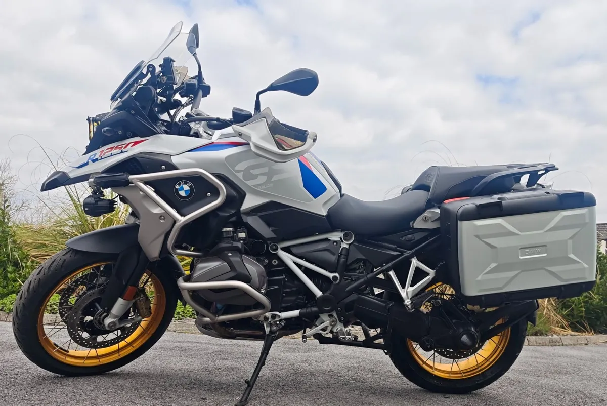 BMW R 1250 GS 2022 *Factory Low Chassis and seat* - Image 1
