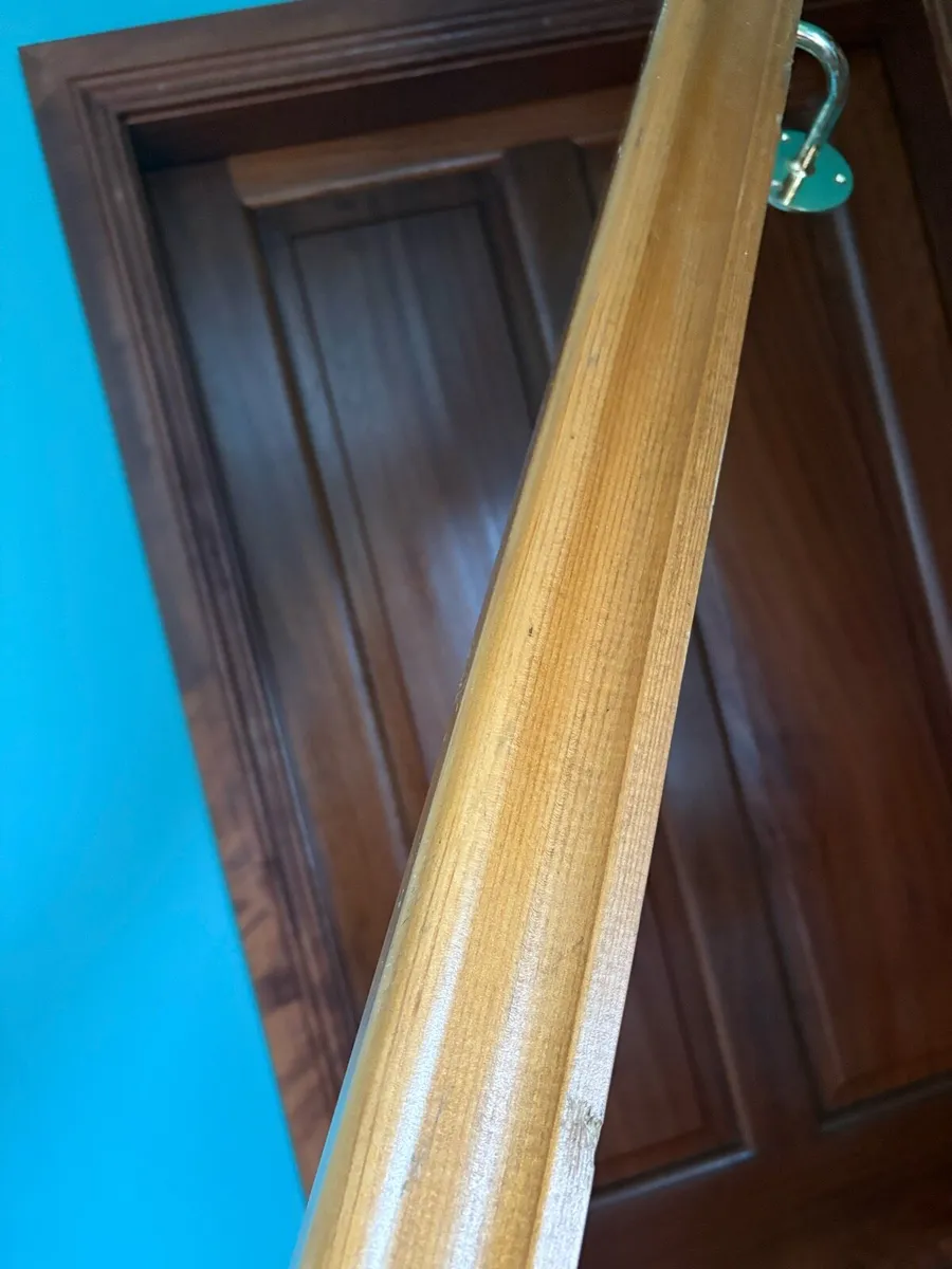 Banister for stairs complete with bracket’s - Image 4