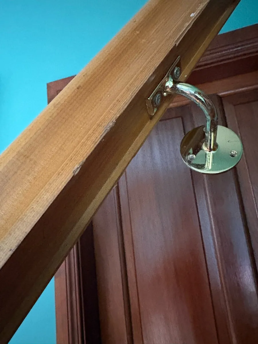 Banister for stairs complete with bracket’s - Image 2