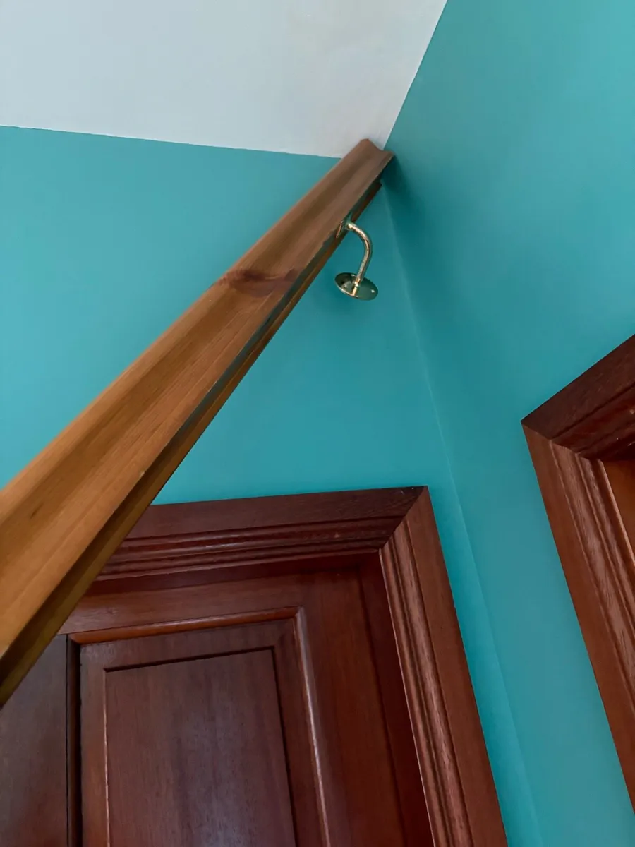 Banister for stairs complete with bracket’s - Image 3