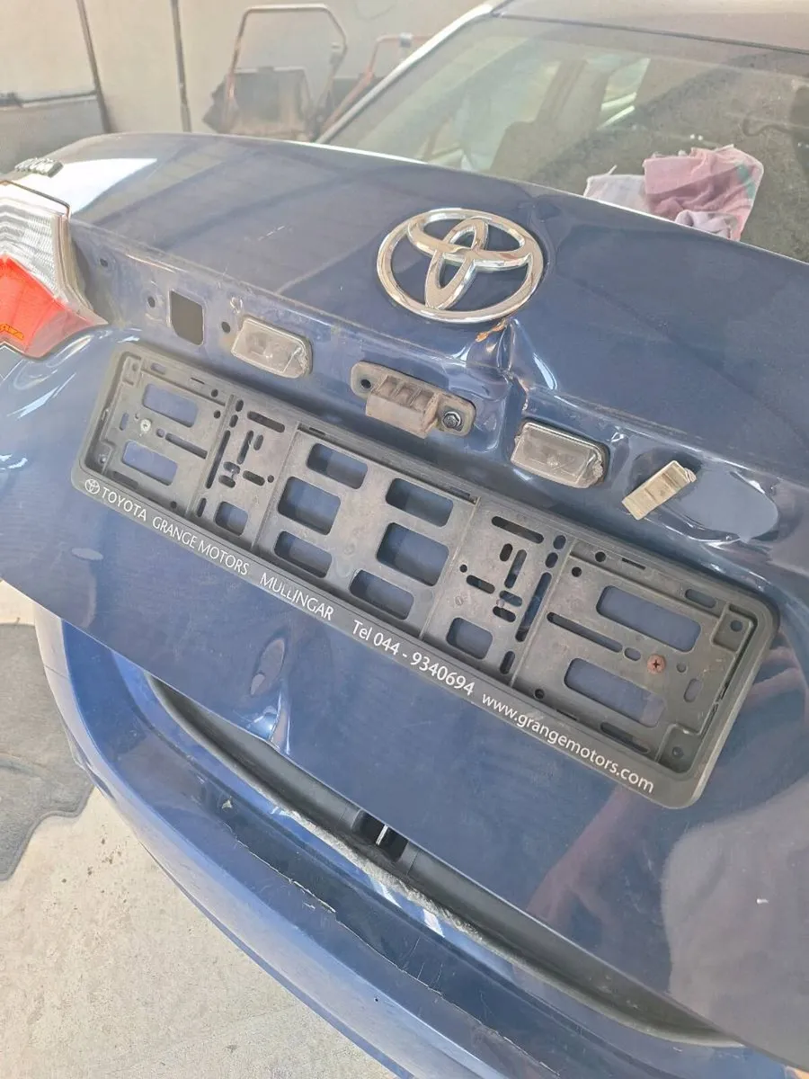 2015 Toyota corolla for breaking - Image 4