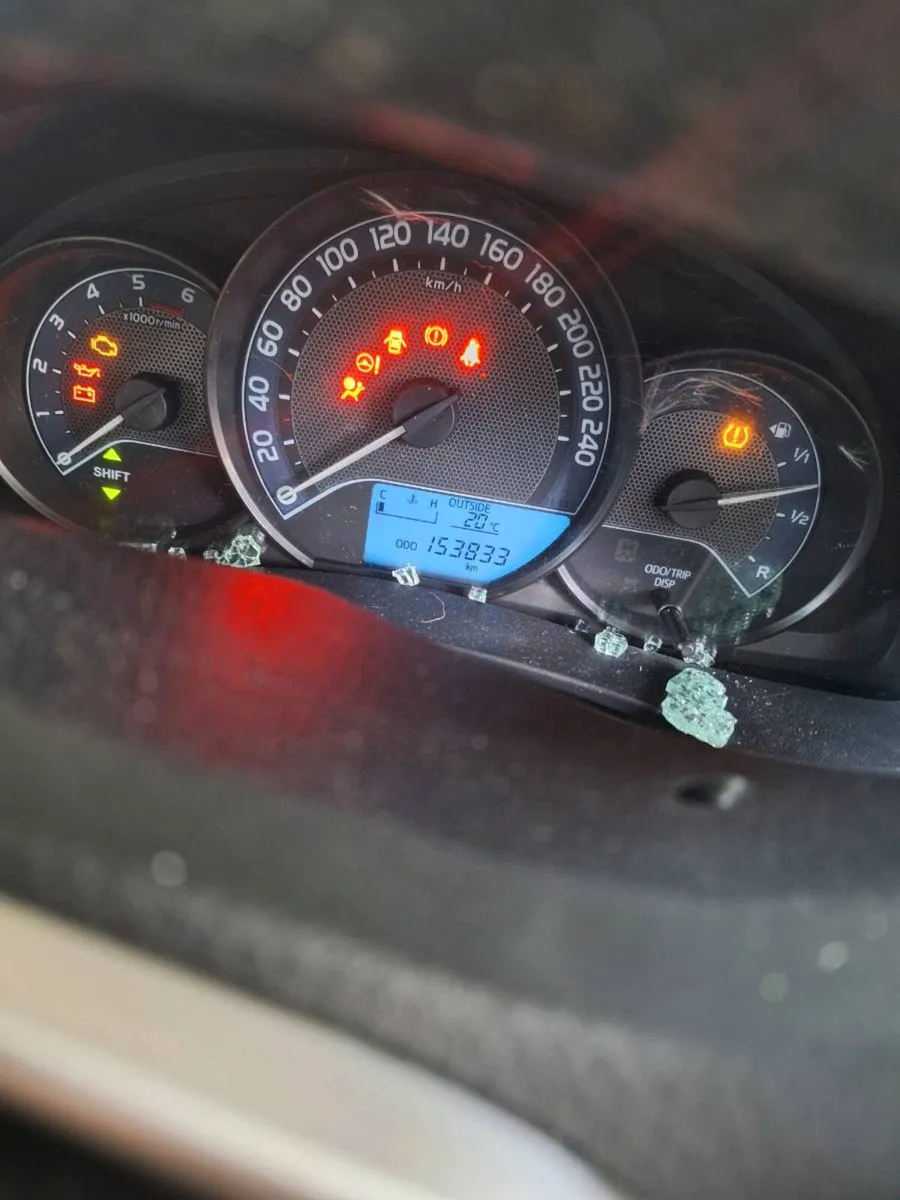 2015 Toyota corolla for breaking - Image 2