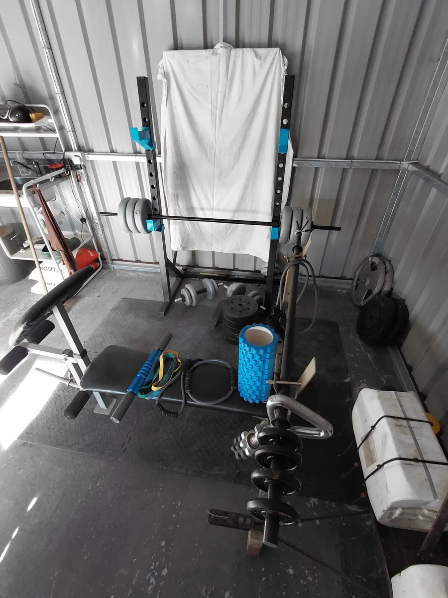 Gym rack and bench - Image 1