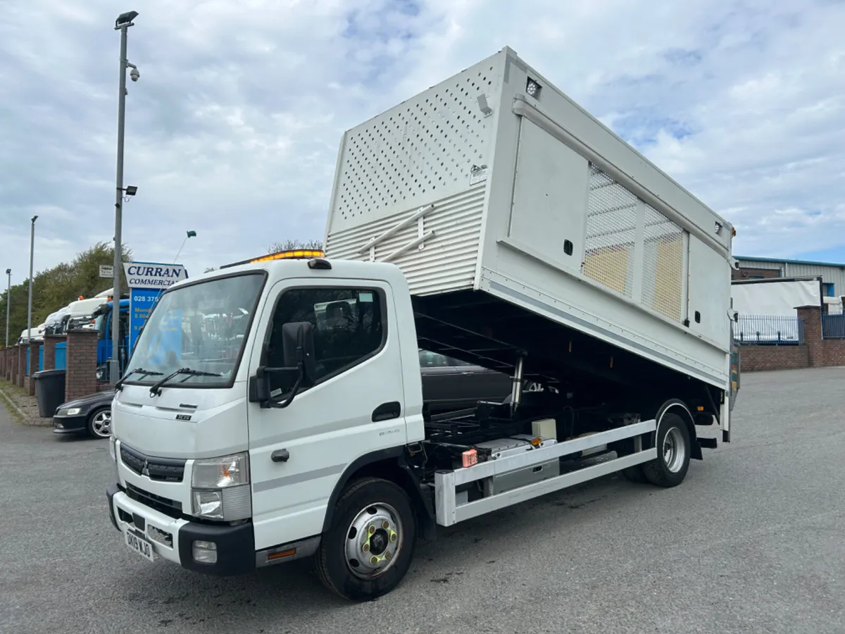 2019 Mitsubishi canter 7.5 ton caged tipper - Image 1