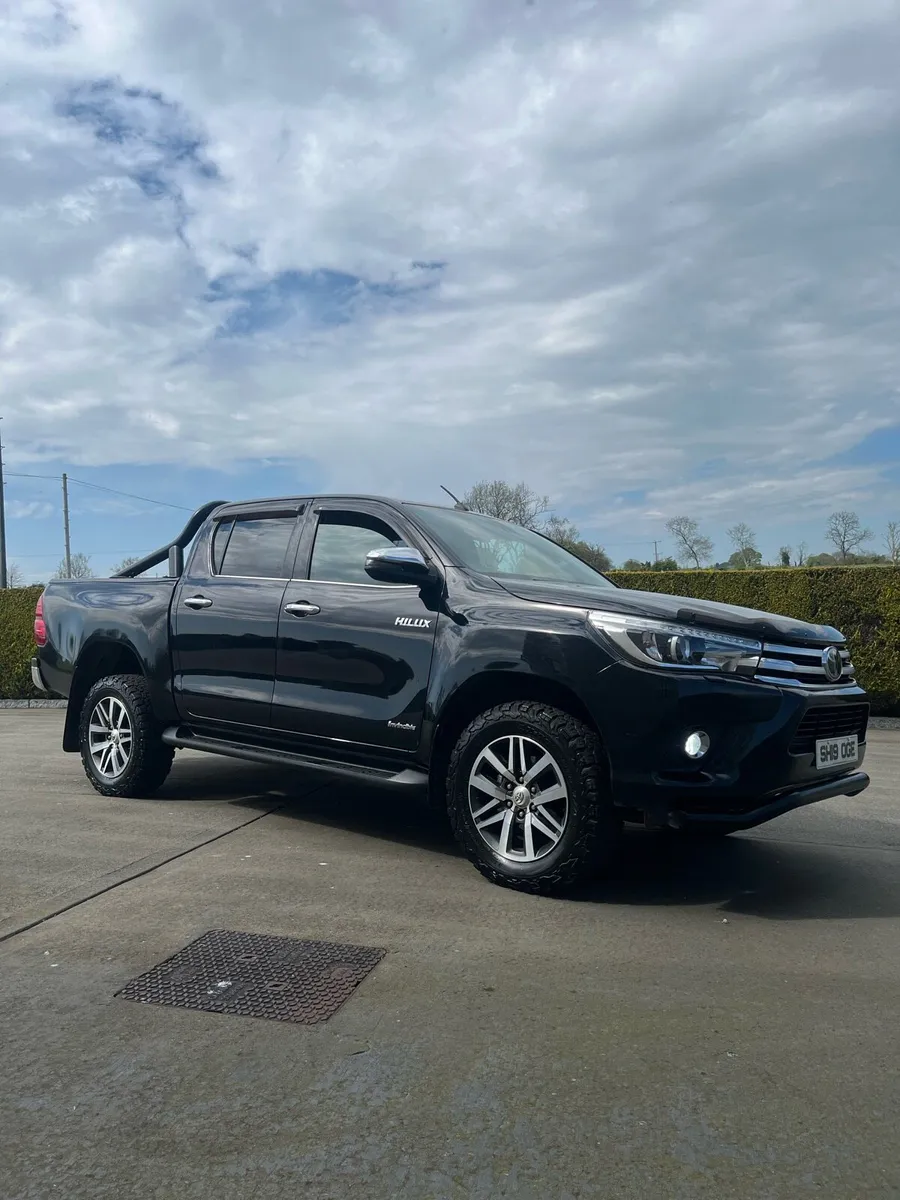 Toyota Hilux - Image 2