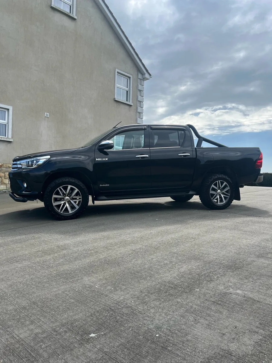 Toyota Hilux - Image 4