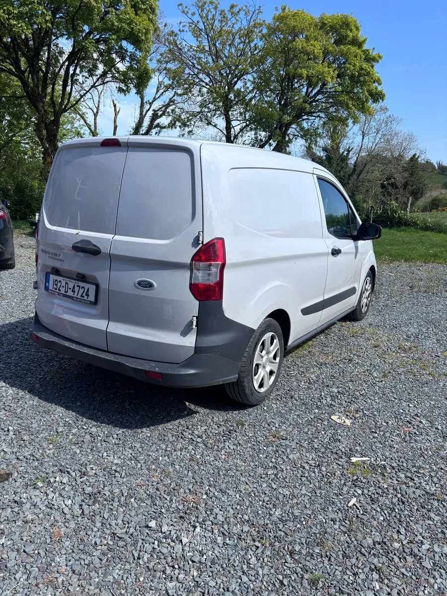 192 Ford Courier van - Image 3