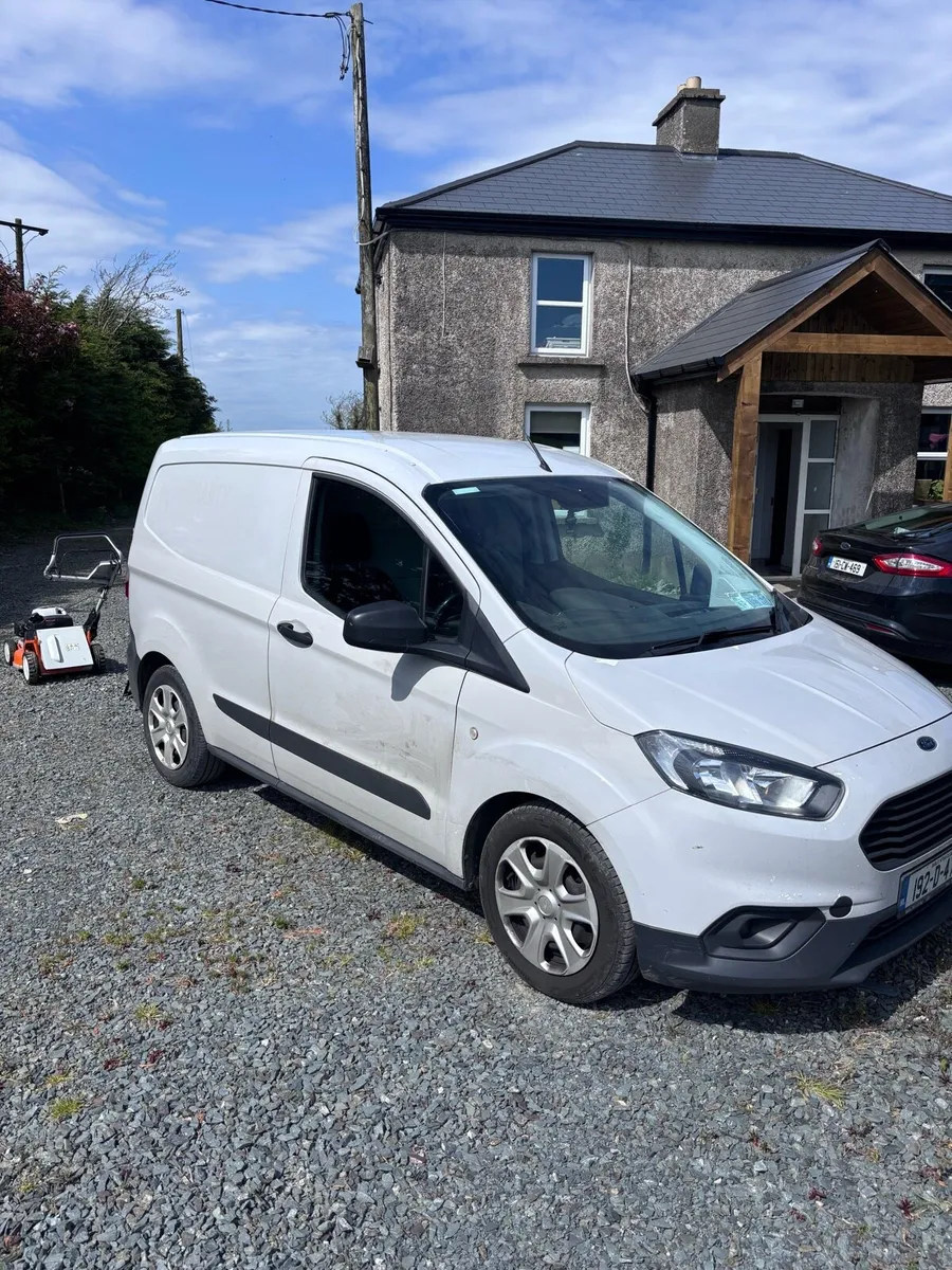 192 Ford Courier van - Image 2