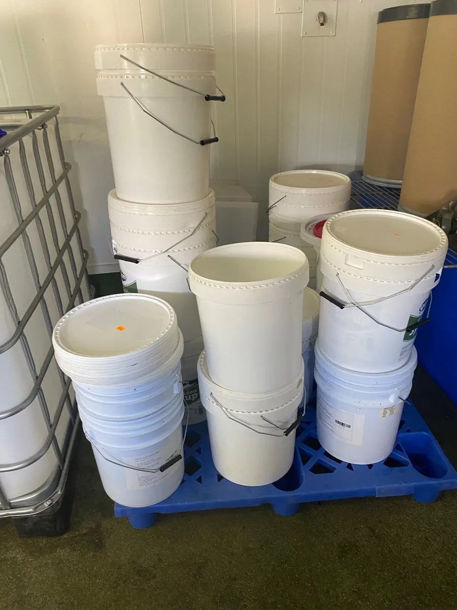 Strong 25litre buckets & lids & storage barrells - Image 2