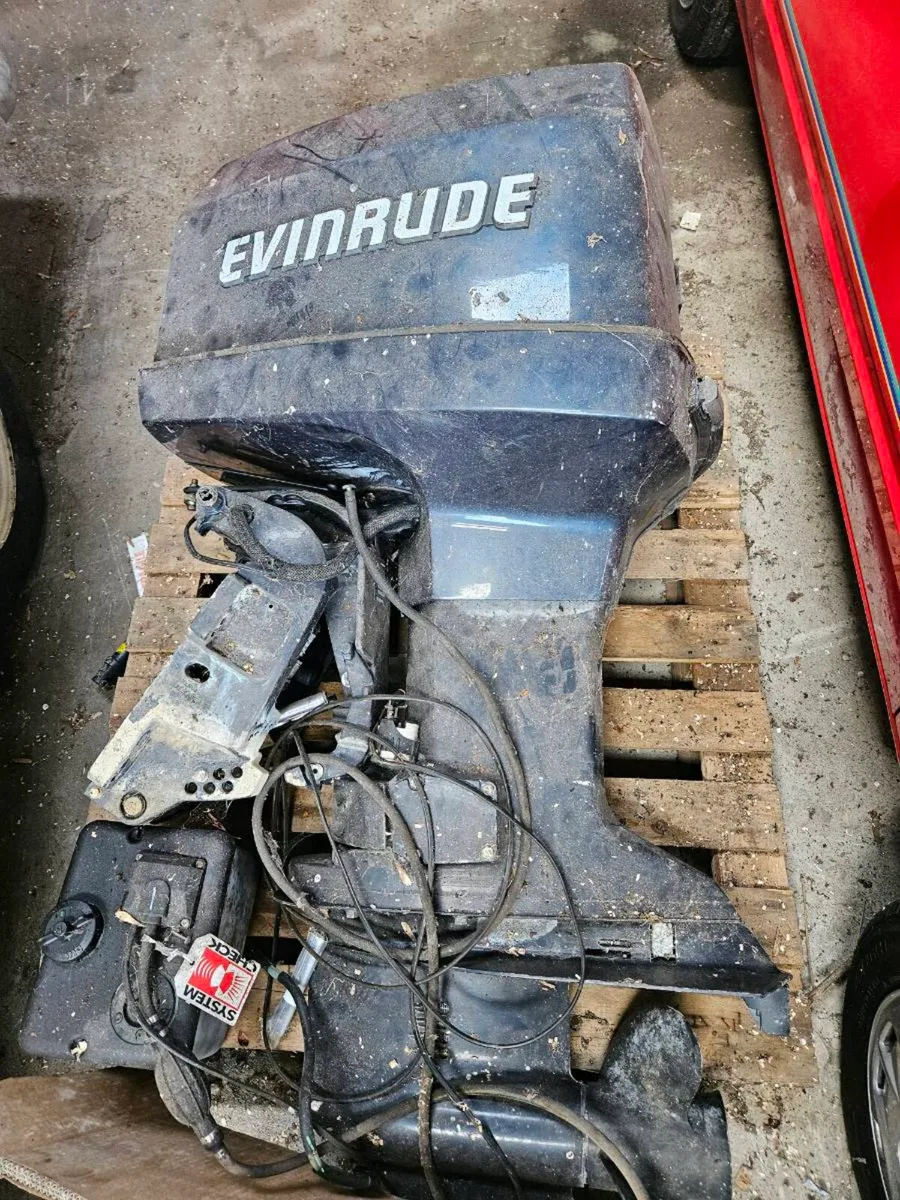 Evinrude V4 140 outboard.  2 stroke. Speedboat eng - Image 1