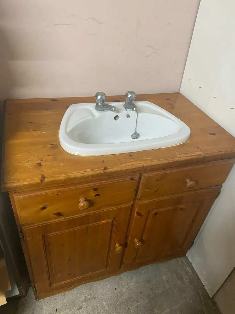 Pine unit with sink and taps - Image 2