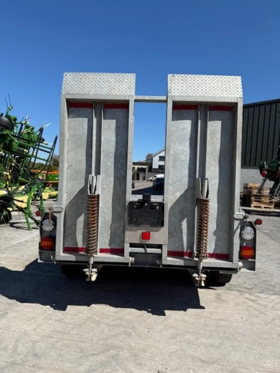 USED HEAVY DUTY 6 TON COMMERCIAL PLANT TRAILER - Image 2