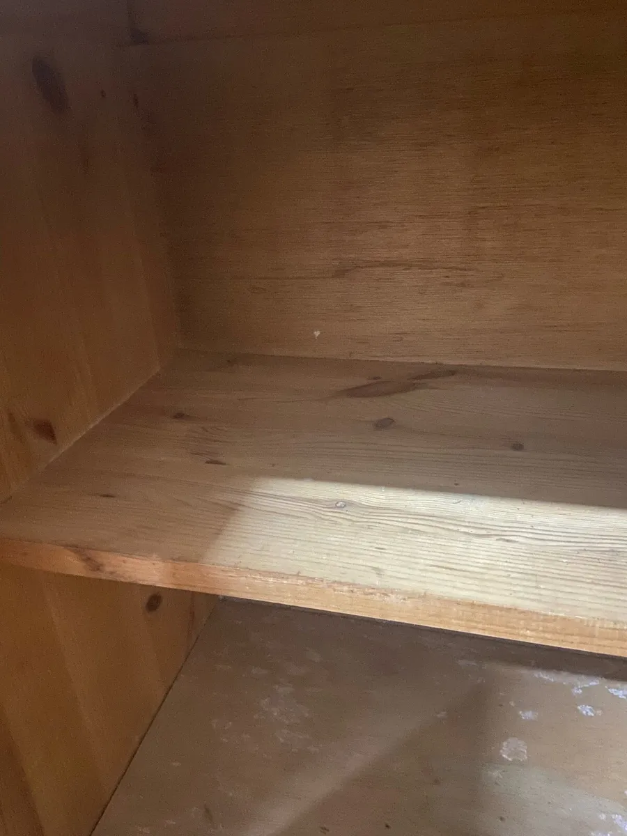 Pine unit with sink and taps - Image 3