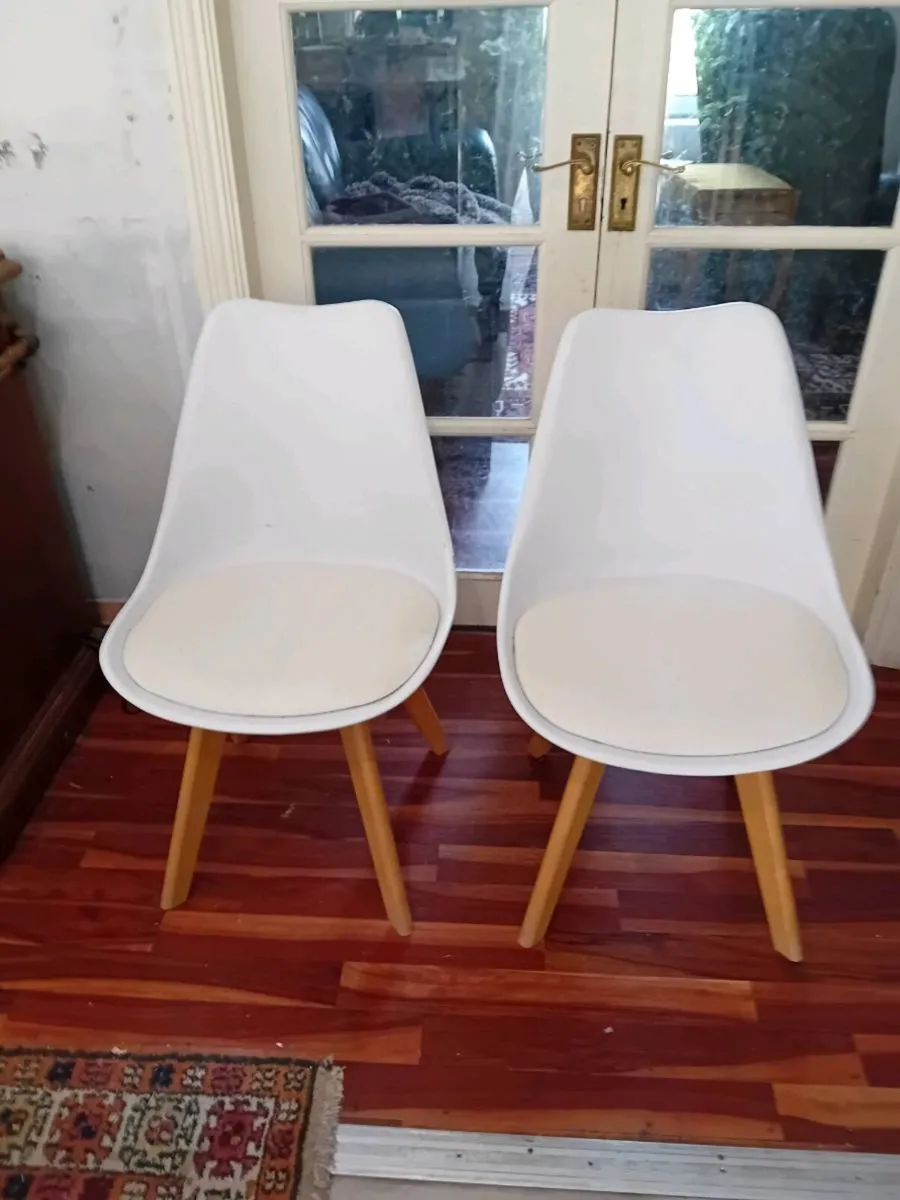 2 chairs - Image 1