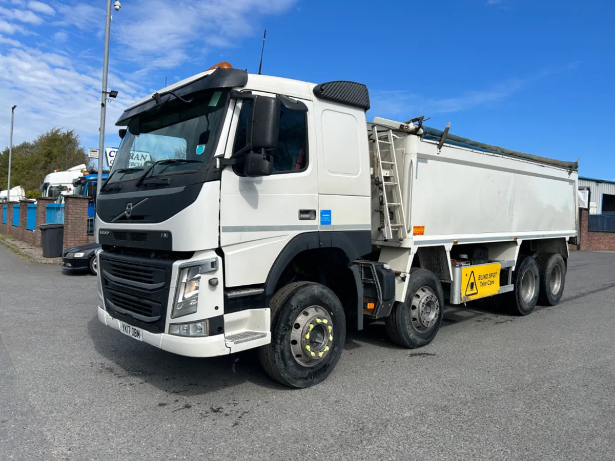 2017 Volvo fm410 8x4 tar spec tipper - Image 1