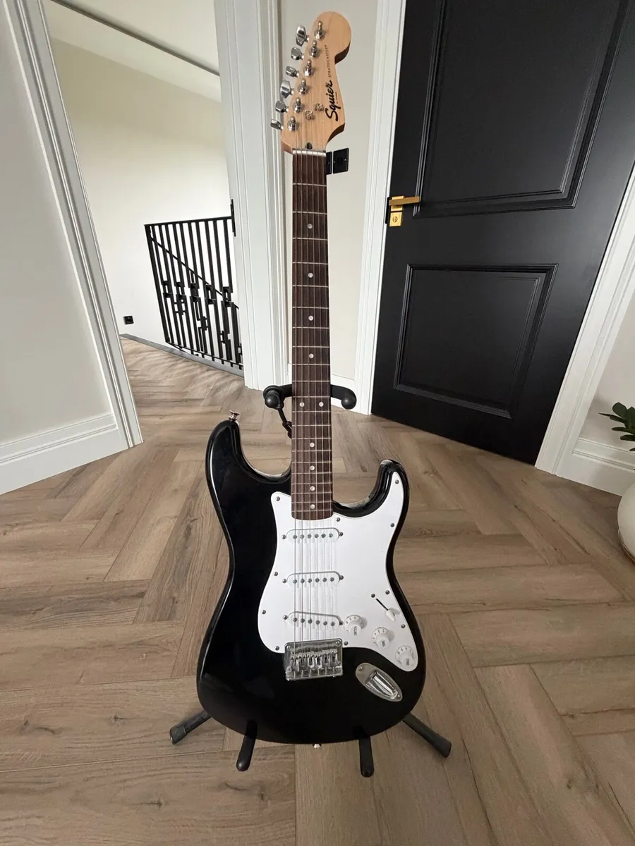 Guitar and pedal - Image 1