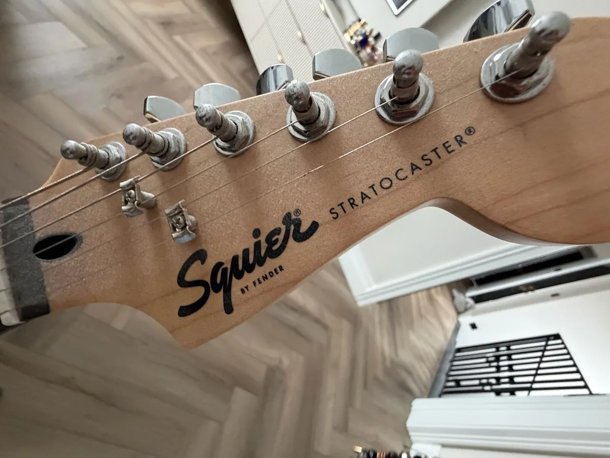 Guitar and pedal - Image 2