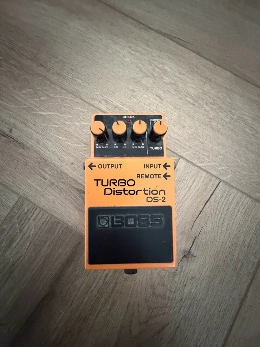 Guitar and pedal - Image 4