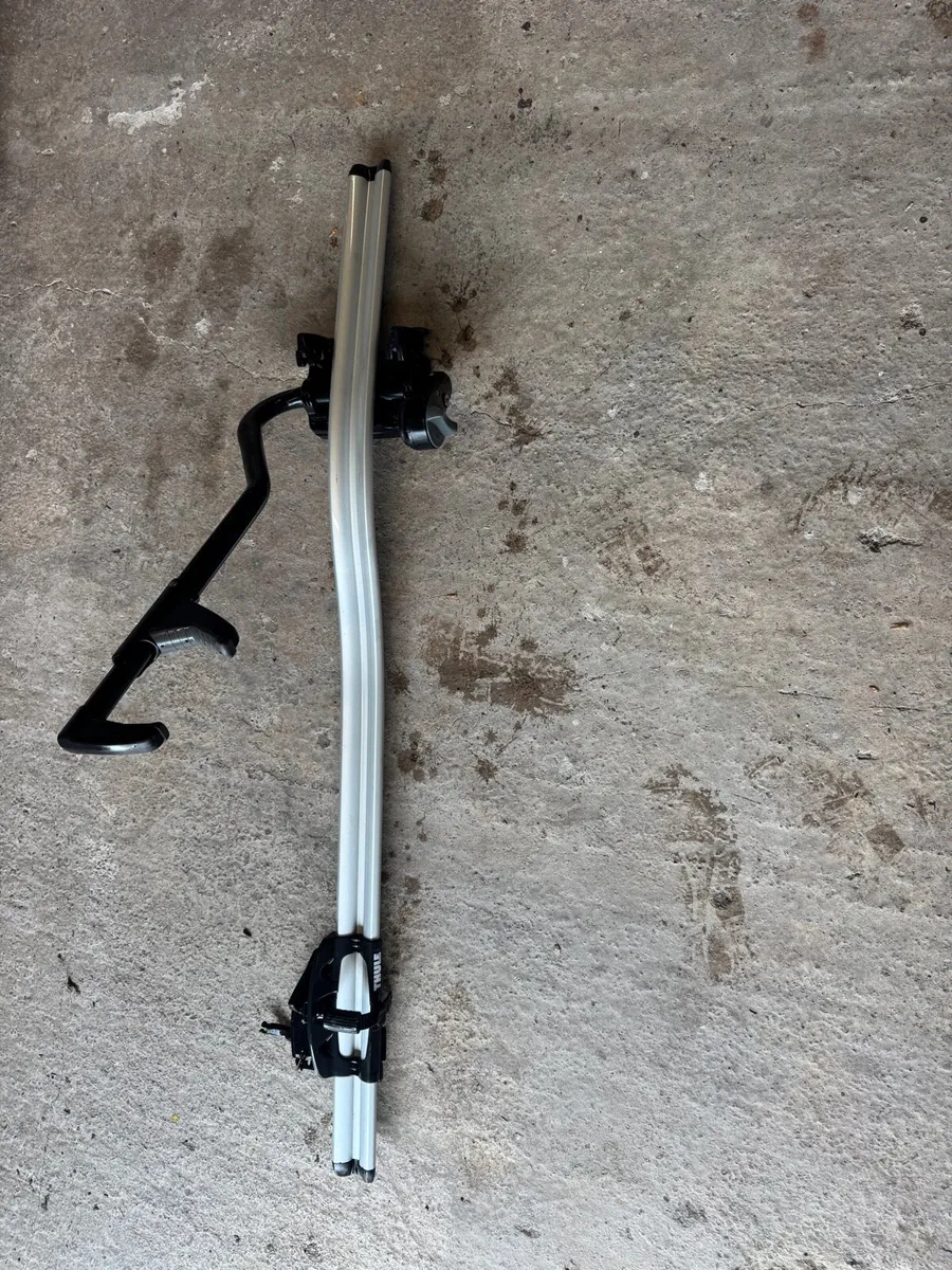 Discovery Roof bars and bike rack. - Image 2