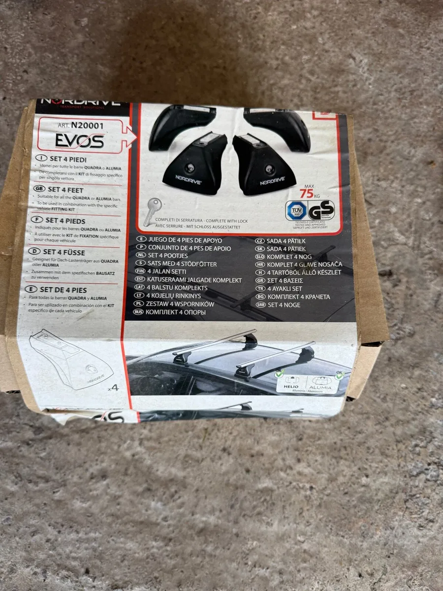 Discovery Roof bars and bike rack. - Image 3