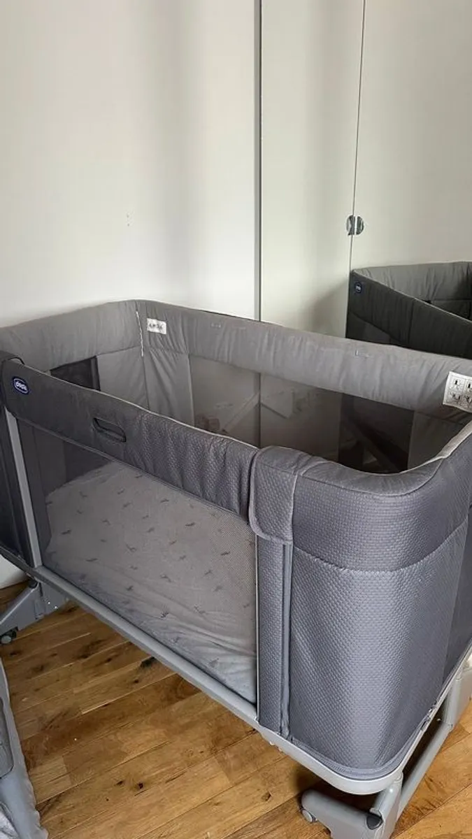 Chicco Next2Me Forever Bedside Crib & Cot - Image 2