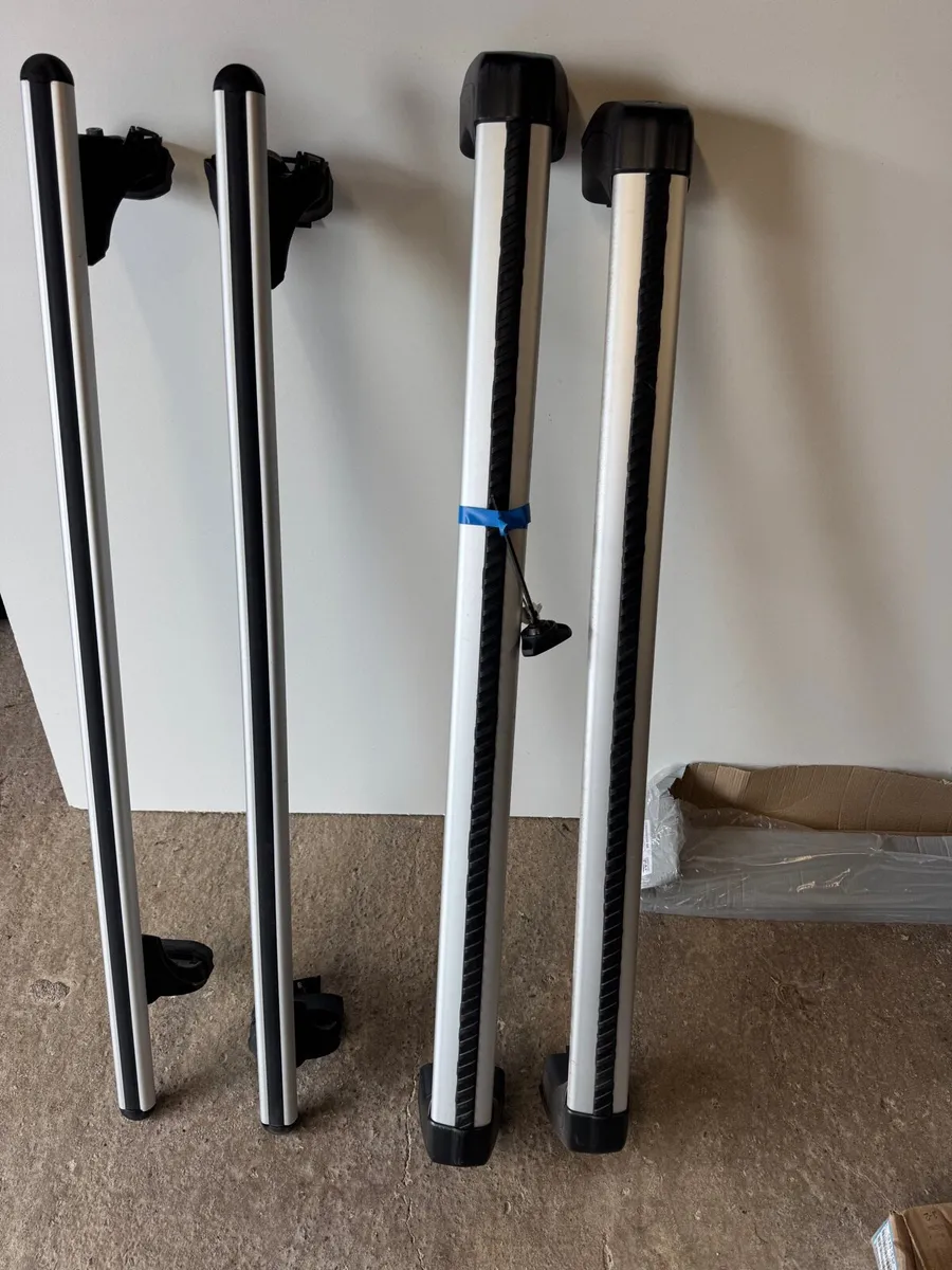 Discovery Roof bars and bike rack. - Image 1