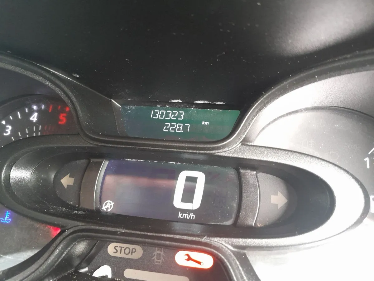 2017 Renault Traffic  d,o.e 10/26 tax 04/26 €7800 - Image 2