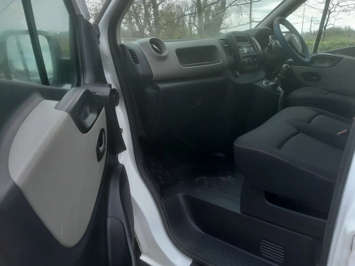 2017 Renault Traffic  d,o.e 10/26 tax 04/26 €7800 - Image 3