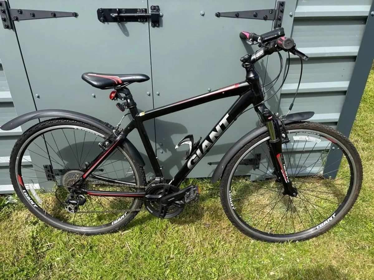 Giant Roam 2 Hybrid Bike - Size M - Ready to Ride - Image 1