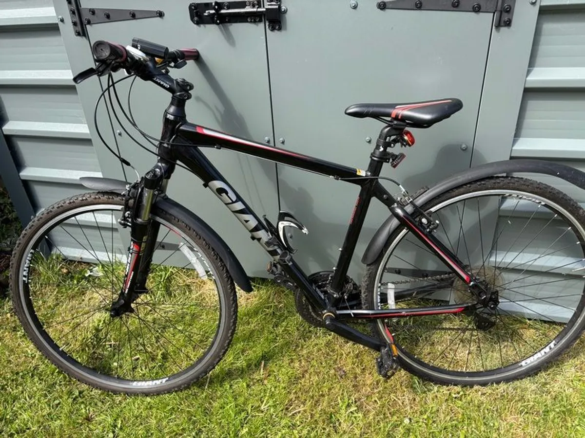 Giant Roam 2 Hybrid Bike - Size M - Ready to Ride - Image 2