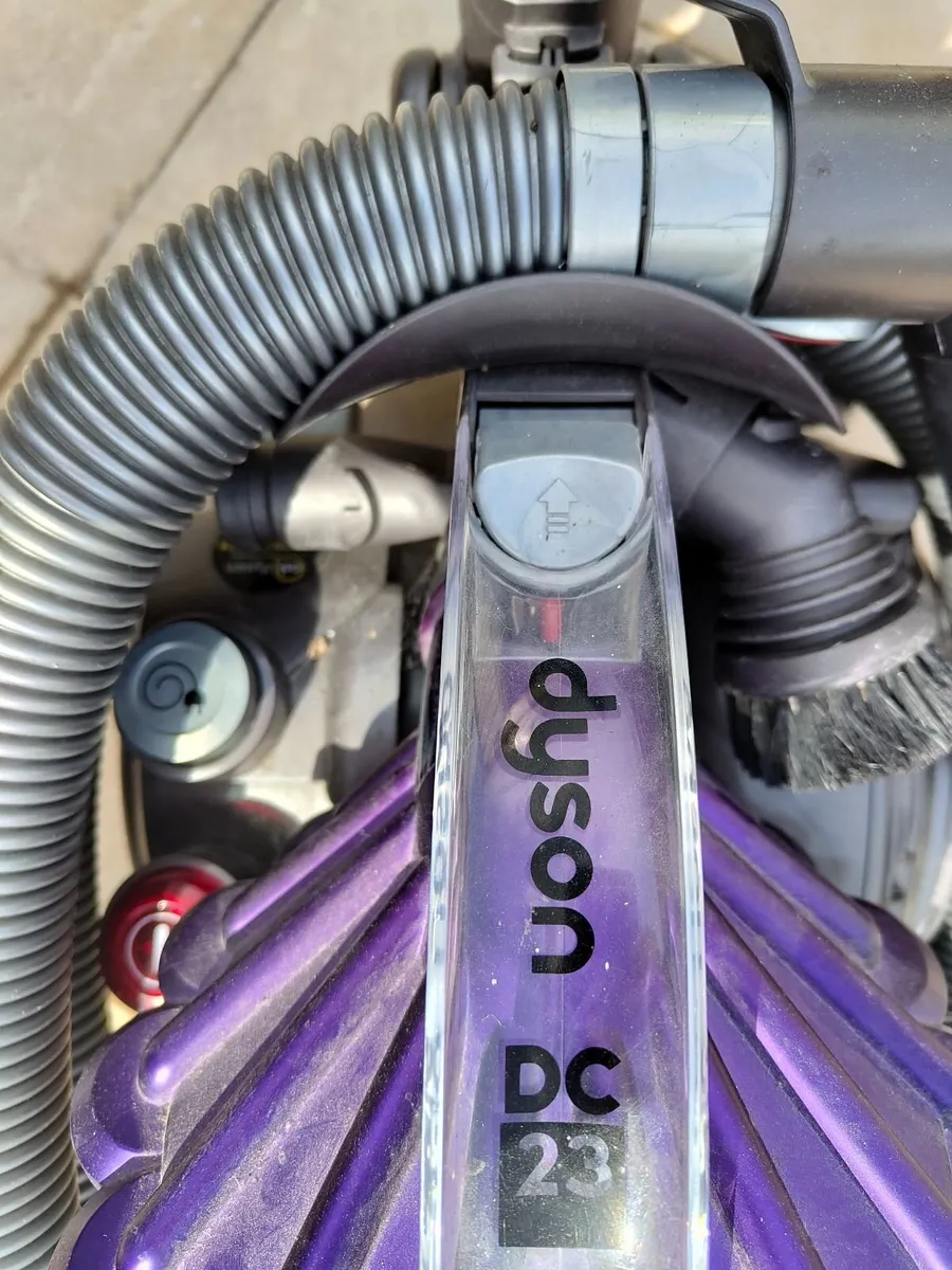 Vacuum Cleaner - Image 2