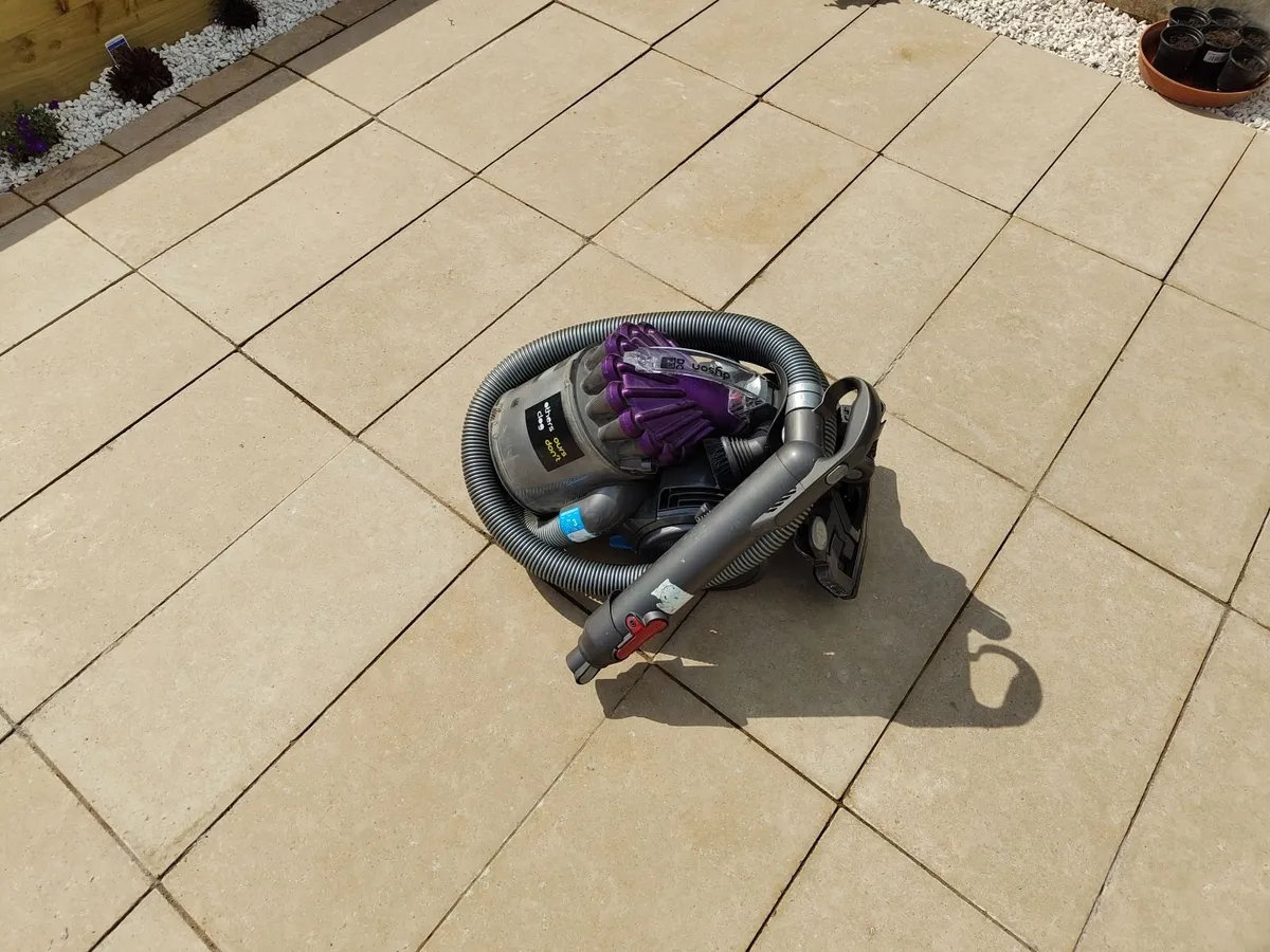 Vacuum Cleaner - Image 3