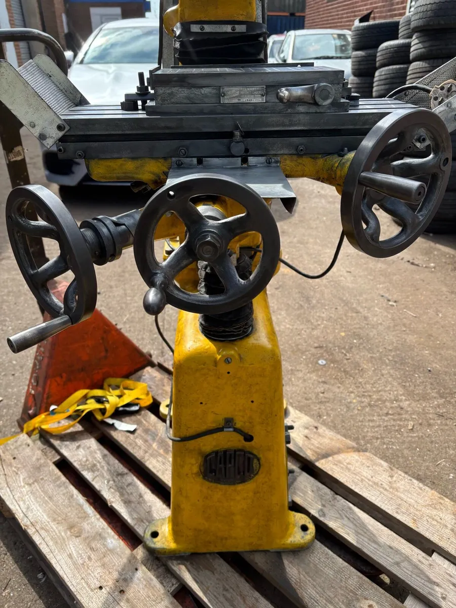 FJ EDWARDS. SURFACE GRUBDER. 240v - Image 2