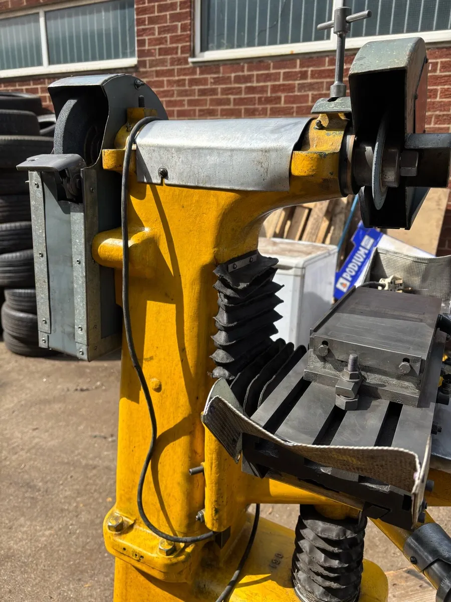 FJ EDWARDS. SURFACE GRUBDER. 240v - Image 3