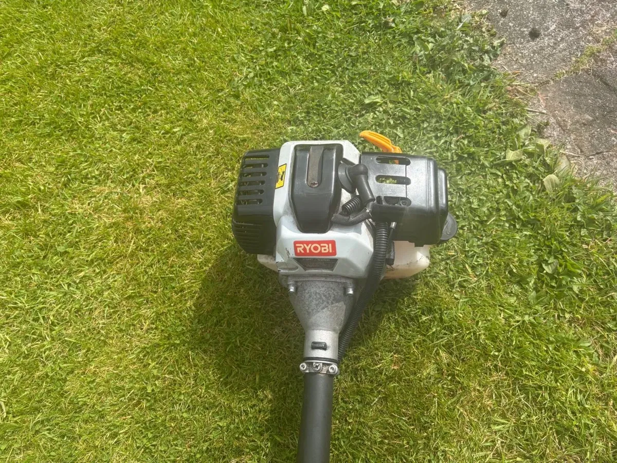 RYOBI HEAVY DUTY PETROL STRIMMER - Image 3