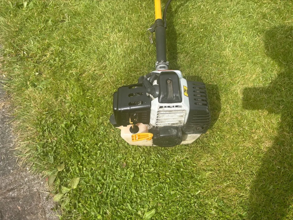 RYOBI HEAVY DUTY PETROL STRIMMER - Image 4