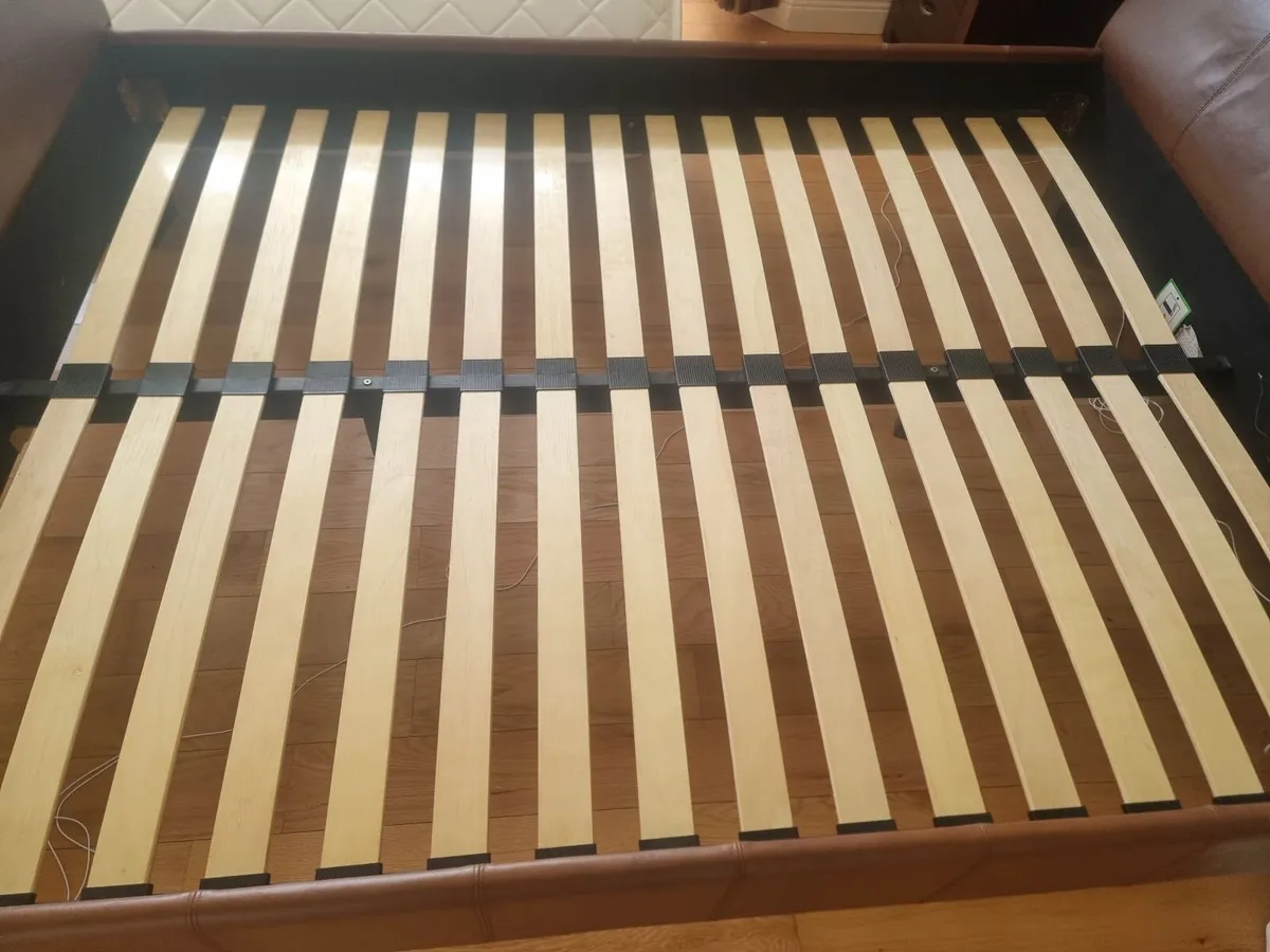 King sized Sleigh bed - Image 1