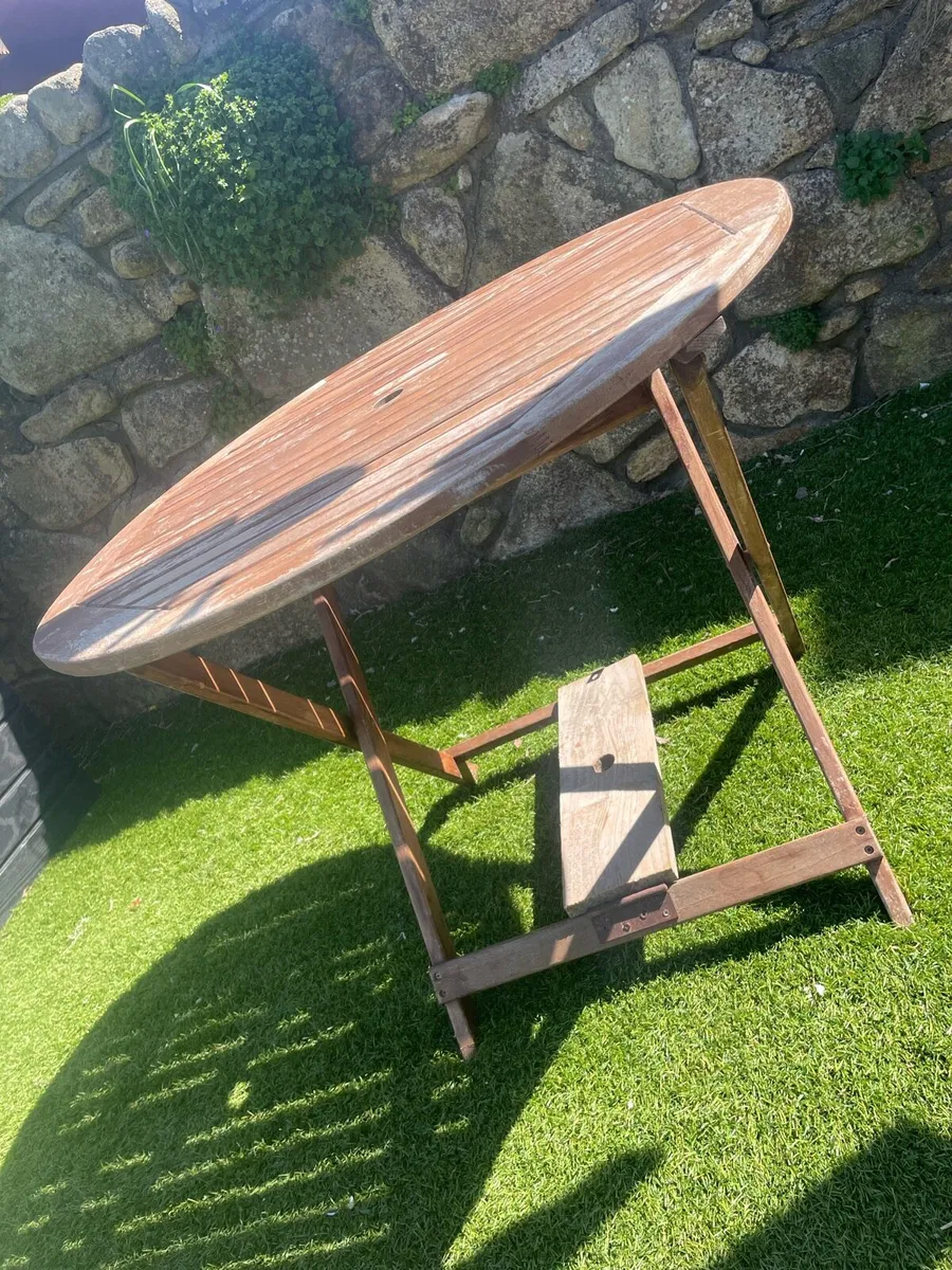 Outdoor round wooden table - Image 2