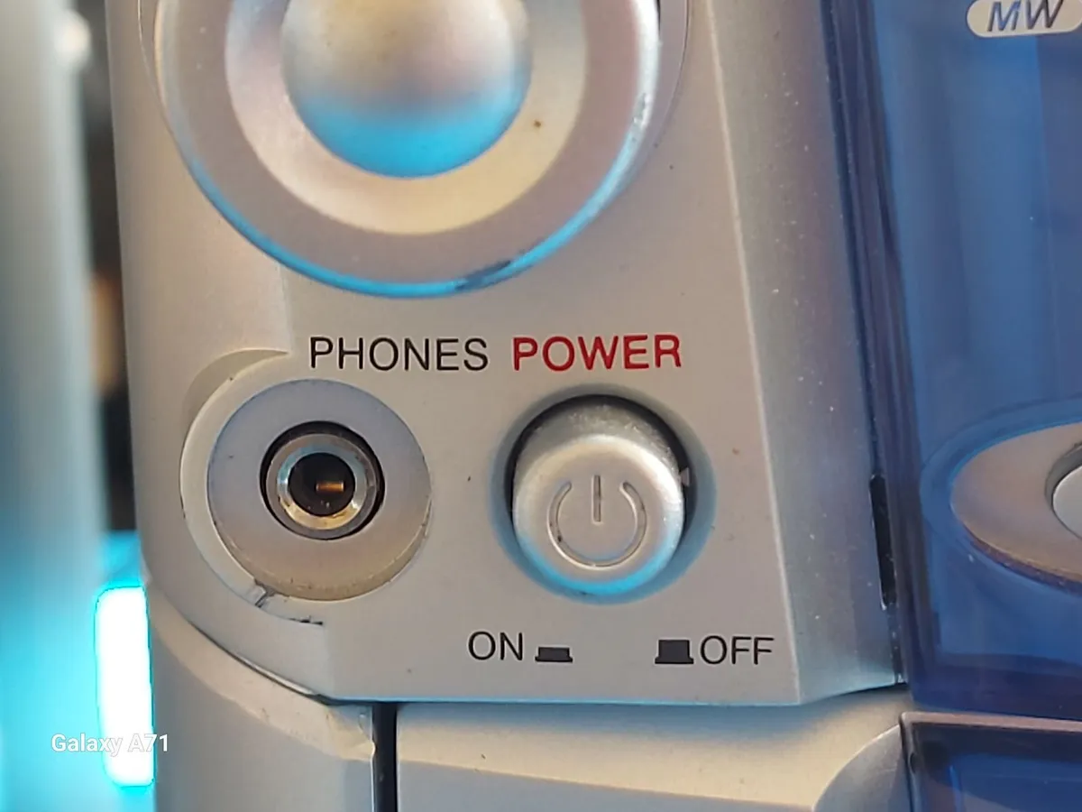 BUSH Micro HiFi System, Model MCA42Xi, Stereo CD P - Image 2